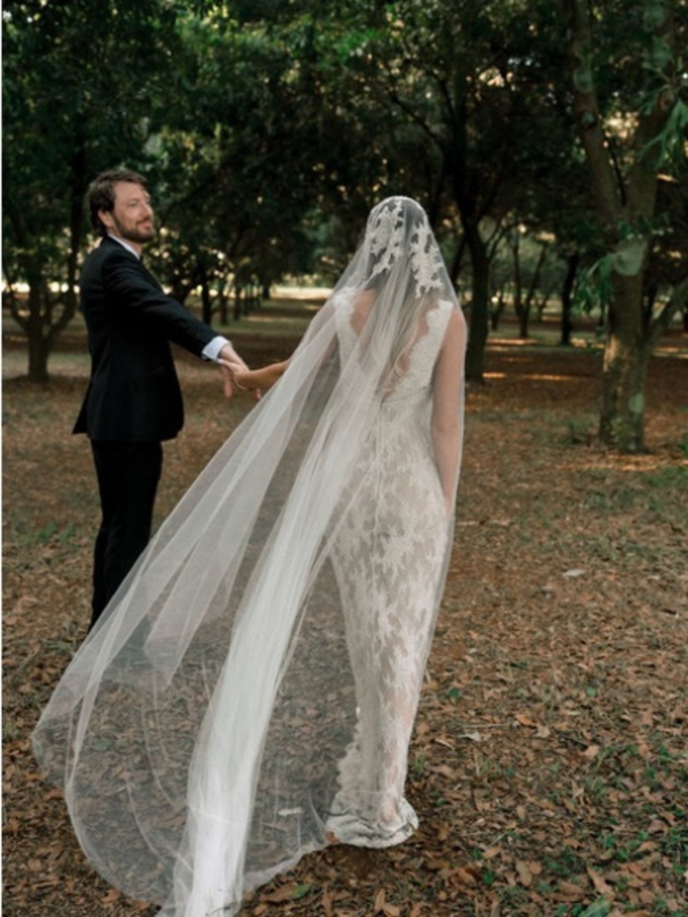 Kate Willa Roj Veil - Picture 6 of 10